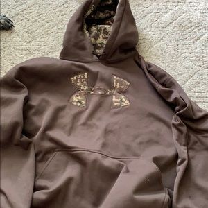 Men’s Under armour hoodie